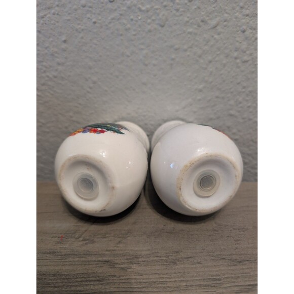 Super Cute Vintage Christmas Tree Ceramic Salt & Pepper Shaker Set - Picture 5 of 6